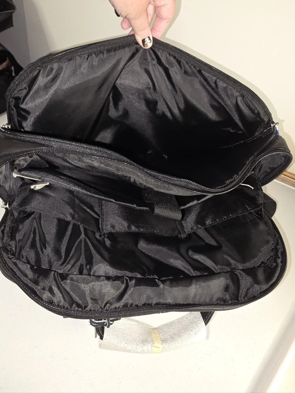 Andrew Marc New York Black Leather Retro Messenger Bag Laptop Briefcase NWOT